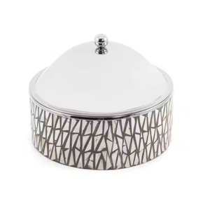 Casseroles de luxe de la meilleure qualité avec couvercle imprimé émaillé personnalisé Nouveau chauffe-plats Prix de gros disponible - Product Image 1