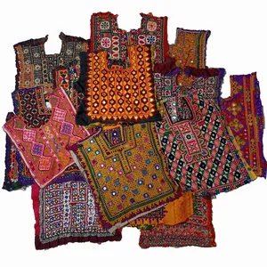 Banjara Afghani parche espejo trabajo bordado a mano cuello yugo, Vintage Banjara cuello yugo parche