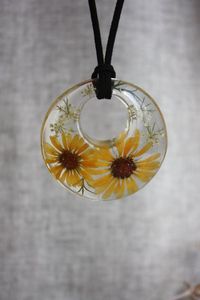 Agujas de resina completas de color Agujas brillantes hechas a mano creativas en collar luminoso de resina de nubes de cielo azul oscuro único para Wome - Product Image 5