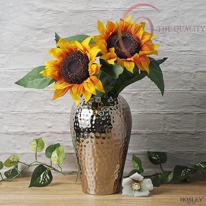 Elegante Florero Metálico para Decoración de Sala de Estar, Diseñado para Realzar Mesas, Estantes y Esquinas Decorativas - Product Image 1