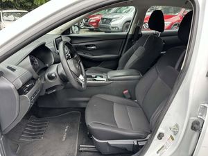 Sedan S-ENTRA 2023 d'occasion en excellent état, 149 CV, 2L, transmission automatique SV, prêt à la vente - Product Image 2