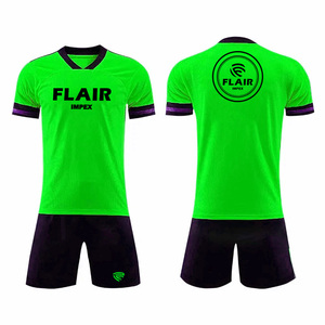 ชุดยูนิฟอร์มฟุตบอลคุณภาพดีที่สุด ออกแบบเองได้ ระบายอากาศได้ดี สวมใส่สบาย บริการ OEM สำหรับผู้เล่นชาย แขนสั้น ตัดเย็บด้วยระบบอัตโนมัติ - Product Image 2