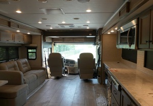 Nouveaux camping-cars T-i-f-f-i-n Byway 38CL 2025 prêts à la vente - Product Image 2