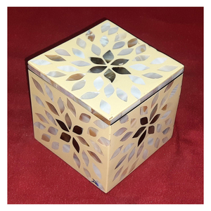 กล่องเครื่องประดับทรงสี่เหลี่ยมสีขาวฝังมุกดีไซน์ไม่ซ้ำใครสำหรับให้เป็นของขวัญ - Product Image 1