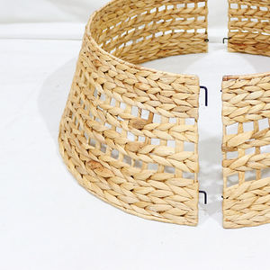 ขาตั้งต้นคริสต์มาสแบบเปิดลายฉลุ ทำจากหวายแท้คุณภาพสูง เป็นมิตรกับสิ่งแวดล้อม งานแฮนด์เมดจากอาร์เท็กซ์ ตงทาป - Product Image 6