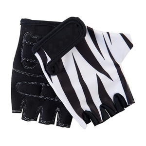 Dernière conception de gants de vélo de haute qualité avec logo personnalisé pour hommes gants de cyclisme à demi-doigt service OEM gants de sécurité pour moto - Product Image 5