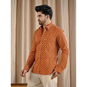 Chemise décontractée en popeline de coton imprimée orange avec col montant et manches longues, tissu tissé 100% respirant - Product Image 4