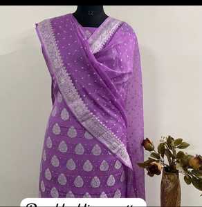 Choli sur mesure en pur Khaddi Georgette Banarasi costume avec argent Zari tissage en couleur jaune moutarde. Idéal pour mariage - Product Image 5