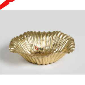 Hermoso cuenco redondo de metal con acabado dorado con diseño de flores para restaurante y bar de hotel - Product Image 3