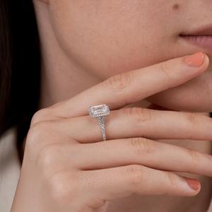 Anillo de Compromiso con Diamante Cultivado en Laboratorio, Corte Esmeralda, 2.28 CTW, Oro Blanco Sólido de 18K, F VVS1 VVS2, Anillo con Halo de Diamantes Certificados - Product Image 5