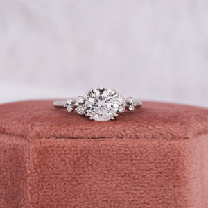 Anillo certificado IGI de diamante cultivado en laboratorio de corte chapado en oro sólido de 14KT para mujer, propuesta de diseño Floral a la moda, estilo romántico de lujo - Product Image 1