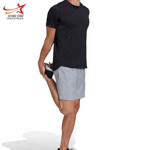 กางเกงขาสั้นออกกำลังกายเอวยางยืดแห้งเร็วของผู้ชายผ้าโพลีเอสเตอร์ลายพื้นเป็นมิตรกับสิ่งแวดล้อมสำหรับการฝึกเข้ายิมและวิ่ง - Product Image 5