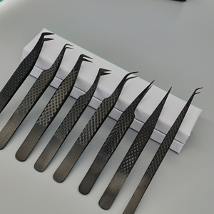 Pinzas de pestañas de acero inoxidable con agarre de fibra negra de 90 grados personalizadas - Product Image 3