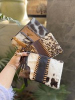 Nouvel Arrivage Pochette Portefeuille à Dragonne en Cuir de Vachette Marron avec Pompon, Patchs Western Tendance et Fermeture Éclair pour l'Été