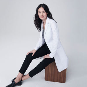 Bata de Laboratorio Unisex Moderna con Silueta de Enfermera, Color Blanco Liso, Bordes Suaves, Duradera para Uso Diario en Hospitales, Poliéster/Algodón, para Médico - Product Image 4