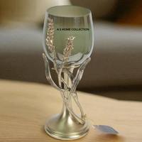 Design de feuille de couleur or de style arabe avec bougeoir en verre parfait pour le centre de table de pot de bougie unique en béton d'accent