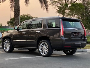 Cadillacccsss GCC Platinum 2018, toutes options, véhicule d'occasion haut de gamme avec volant à gauche et sièges en cuir, vente saisonnière en promotion - Product Image 2