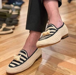 Mocassins à bout rond rayés en raphia avec décoration à pompon, respirants, mode estivale, chaussures pour hommes, semelle extérieure en cuir véritable - Product Image 1