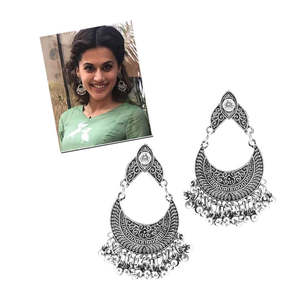 Jeweljunk, Pendientes chapados en rodio colgantes, pendientes de aro de gota de estilo Vintage 1311011, Diamante de perla Esmeralda para regalo de fiesta de boda - Product Image 1