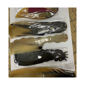 Peigne à cheveux en corne fabriqué à la main pour un cuir chevelu sain, pas de statique, pas d'enchevêtrement, parfait pour la routine et les cadeaux de soins capillaires naturels - Product Image 6