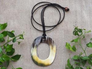 Collar con Colgante de Cuerno de Búfalo, Joyería Tribal Natural y Sostenible para Mujer, Alta Calidad - Product Image 2