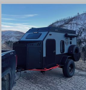 Encuentra un icono similar: Remolque de viaje tipo caravana de lujo, mini, de aluminio, con forma de lágrima, todoterreno, para transporte de vehículos. - Product Image 3