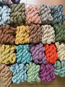 Fils de cordon de ruban de soie sari teints sur mesure recyclés pour les projets à la main et à tricoter Couleurs sur mesure pour les magasins de fibres et l'artisanat d'art - Product Image 2