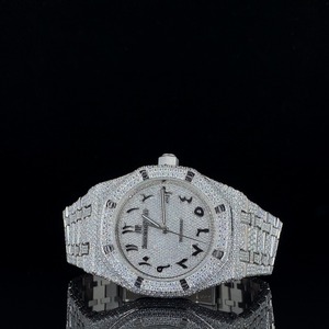 Reloj de Diamante Moissanite Blanco de Calidad de Exportación con Piedras de Corte Brillante y Diseño Impermeable Disponible a Precio de Exportación - Product Image 2