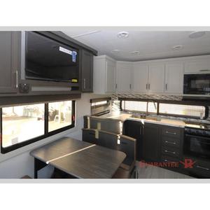 Caravana Plegable Todoterreno Moderna Keystone RV Arcadia Super Lite 242SLMD 2025 con Suspensión Independiente, Remolque Ligero 4x4 - Product Image 6
