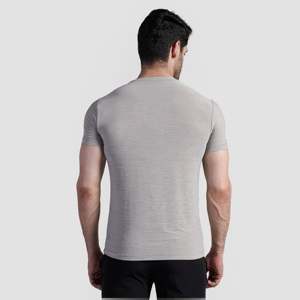 T-shirt Oversize Jersey Vibe Gris Clair 200 Grammes Teint Uni pour l'Exercice – Modèle Numéroté - Product Image 2