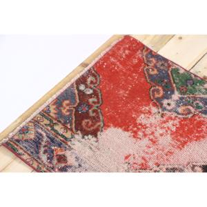 Alfombra Turca Vintage de 2.1x4.3 pies (65x130 cm), Alfombra de Lana Roja con Diseño Geométrico - Product Image 5