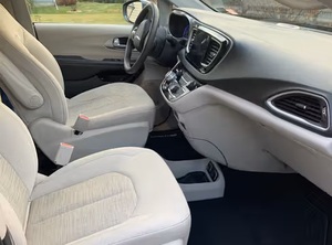 Minivan Chrysler Pacifica Hybrid Touring Plus 2018 Usada, con Volante a la Izquierda/Derecha - Product Image 5