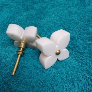 Bouton de meuble en pierre de marbre blanc de style rustique, sculpté, décoration tribale pour la maison, poignée en métal bakélite, boutons de placard de cuisine - Product Image 4