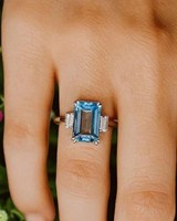 Bague moderne en zircon bleu de laboratoire taille émeraude, plaqué or 14K/18K, pierres latérales blanches AD, délicate et élégante, pour femme, mariage