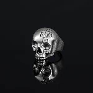 Anillo de Calavera Cruzada de Moissanita, Plata 925, Lujoso, Unisex, The Ice Legacy ILRI39, Engaste de Puntas - Product Image 1