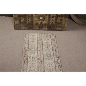 Tapis vintage 1,5x3,5 pieds, petit tapis turc, tapis blanc à pois - Product Image 5