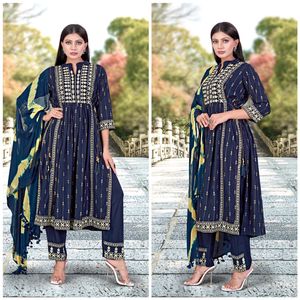 Mới hợp thời trang Thiết kế thêu mô hình Rayon nayra cắt kurti quần với dupatta cho phụ nữ với giá bán buôn - Product Image 4
