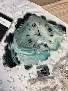 Horloges murales Art Déco en bois et résine époxy uniques et faites à la main, best-sellers pour la décoration de la maison et du bureau - Product Image 4