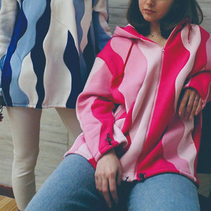 เสื้อฮู้ดดี้ผู้หญิงทรงหลวมแบบมีซิป ปักลาย แต่งผ้าสีผสมแบบแพทช์เวิร์ค ไหล่ตก ผ้าฟลีซ - Product Image 3