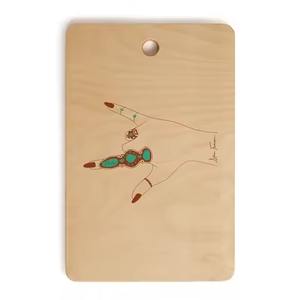 Élégante planche à découper en bois au design moderne, parfaite pour les cuisines élégantes et la préparation quotidienne des aliments - Product Image 6