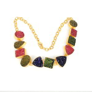 Collar de Moda con Incrustaciones de Moldavita en Latón Chapado en Oro, Hecho a Mano, Regalo de Boda para Ella - Product Image 1