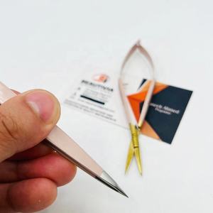 Pince à épiler et ciseaux professionnels légers et écologiques en acier inoxydable de précision à pointe fine pour le soin des sourcils, avec logo personnalisé - Product Image 5