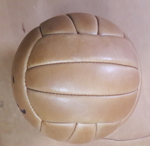 Ballon de football en cuir antique Vintage Old Fashioned Nostalgic Football Period Olde Leather Balls old fashion footballs - Product Image 1