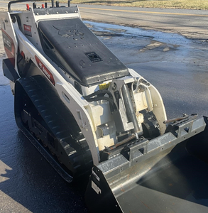 Chargeuse compacte sur pneus Cat MT100 d'occasion certifiée EPA, capacité nominale de 3 tonnes, moteur diesel, matériel de construction - Product Image 1