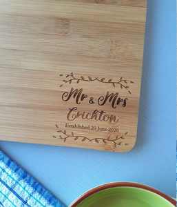 Tabla de cortar personalizada para boda, regalo de boda personalizado, regalo de compromiso para boda, tabla de cortar para parejas - Product Image 6