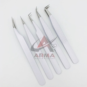 Pince à épiler professionnelle en acier inoxydable blanc mat, écologique et durable, à isolation à 45 degrés, testée à la main, pointe affûtée - Product Image 3