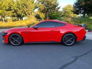 F O R D - M U S T A N G Dark.Horse 2024, faible kilométrage, boîte de vitesses automatique, direction souple, essence/électrique, état neuf - Product Image 3