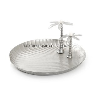 Plateau de service luxueux en acier inoxydable plaqué or avec une finition haut de gamme, parfait pour les lieux d'accueil haut de gamme - Product Image 3