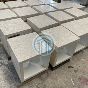 โต๊ะข้างทำมือจากเปลือกหอยมุกธรรมชาติ ลายดอกไม้สีชมพู ดีไซน์ฝังลาย  งานเฟอร์นิเจอร์ขายส่งที่ยั่งยืน สำหรับตกแต่งบ้านและโรงแรม - Product Image 3