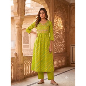 Kurta Anarkali extensible en coton vert clair brodé et imprimé numériquement pour femme – Tenue élégante conçue pour l'élégance au quotidien - Product Image 1